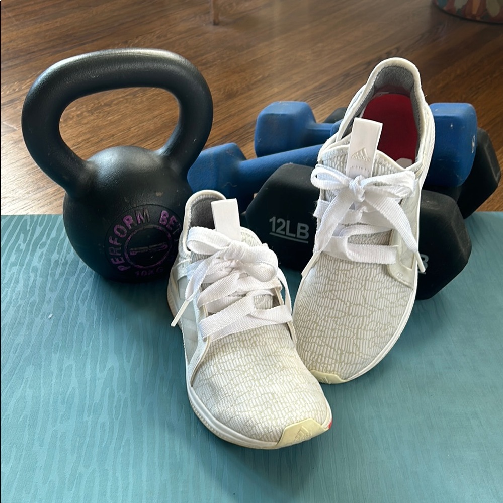 Adidas Edge Lux. Lightweight and breathable sneaker.